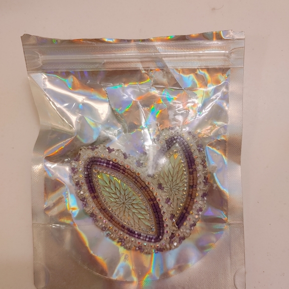 Beautiful beaded earrings - Picture 2 of 3